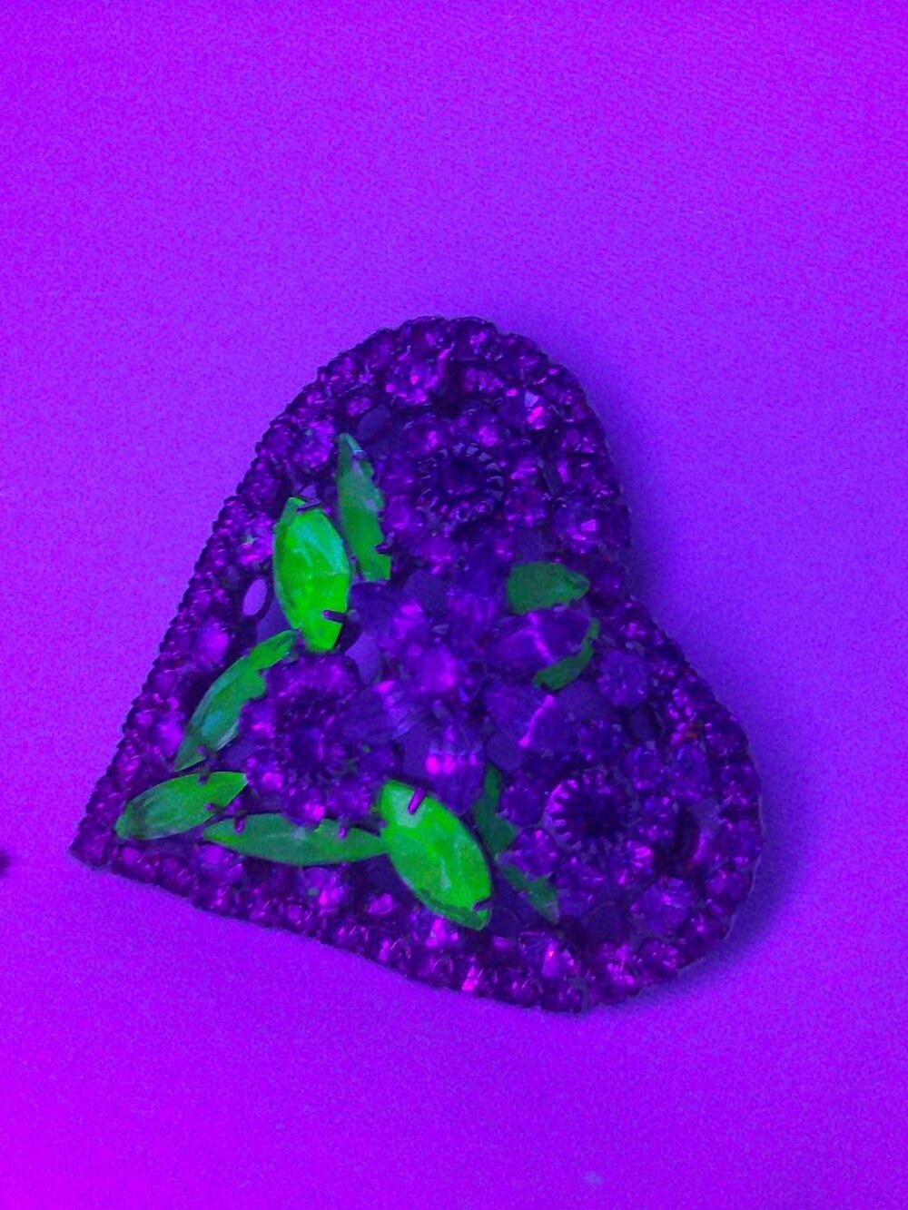 Vtg Dorothy Bauer Uranium Glass Swarovski Heart shaped Pin Brooch Fantastic Cond